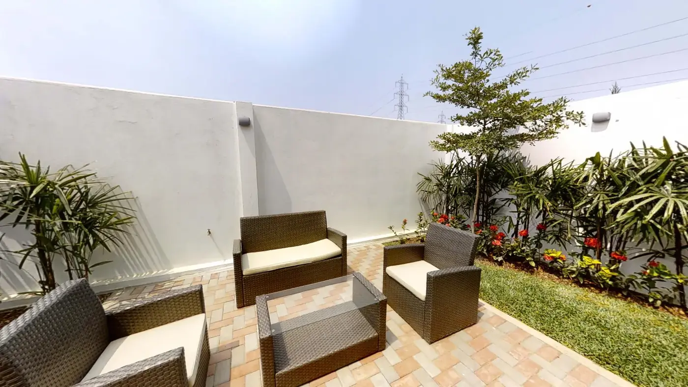 Sabina — Patio